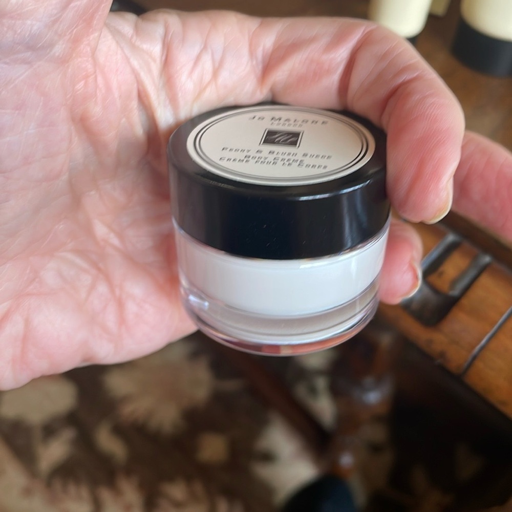 “JO MALONE” 8 Medium Sample Size Products, $100 La Mer Gift Cards, Jo M Gift Box - Picture 9 of 16
